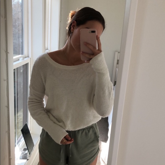 white fuzzy garage simple sweater - Picture 2 of 9